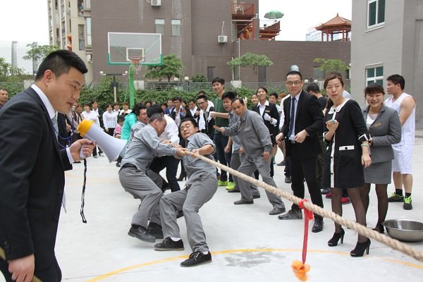 欧博最新锦江国际酒店举办拔河比赛