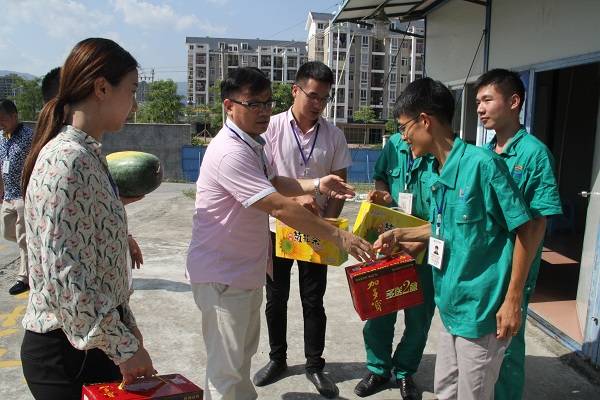 欧博(中国)开展2017年高温慰问活动